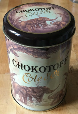Boîtes & emballages · Boite de chocolats - tôle emboutie - Rolf Knie