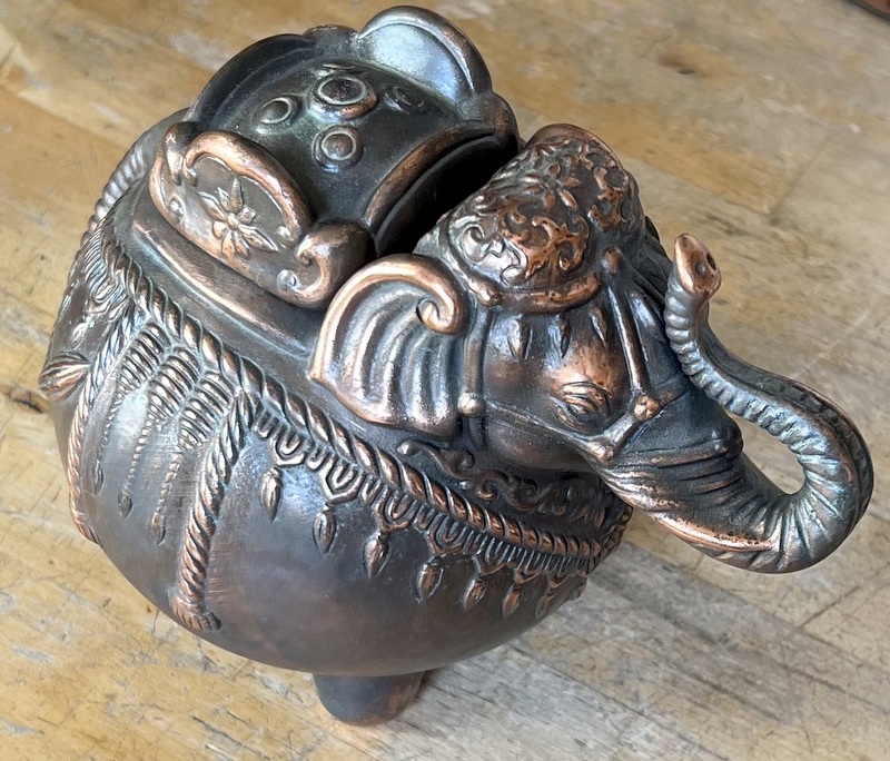 Diverses matières · Plâtre peint couleur argent - grande taille