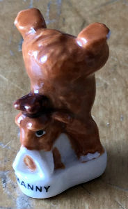 Objets insolites · Feves